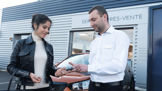 MINDIG KÉZNÉL VAN ÉS NAPRAKÉSZ